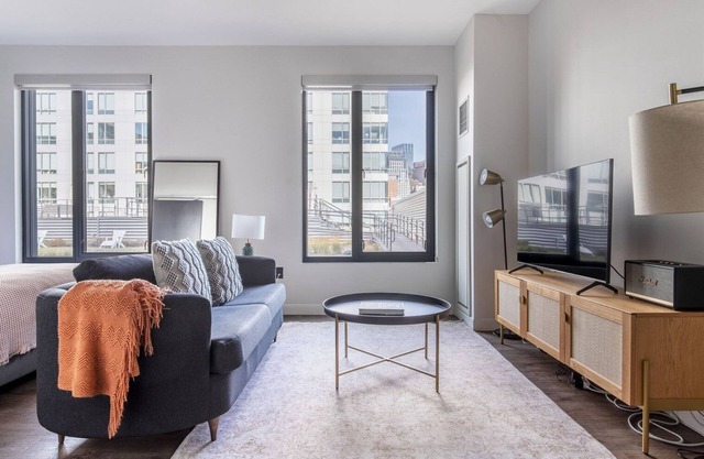 Tasteful South End Studio w/Gym & W/D, nr Groceries, by Blueground