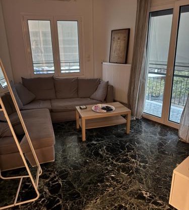 Tataoulon 22, Nea Smirni