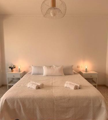 Ten Minutes From Airport - 2