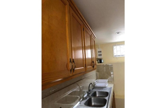 TETE Comforts . is a 10-minute walk from the city Roseau.