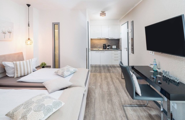 The alternative to a hotel: serviced apartment with garden/kitchen/bathroom/hotel service