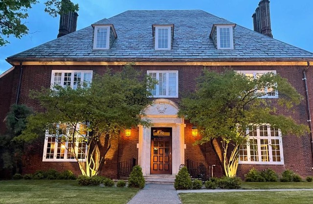 The Argus Hotel & Cocktail Lounge