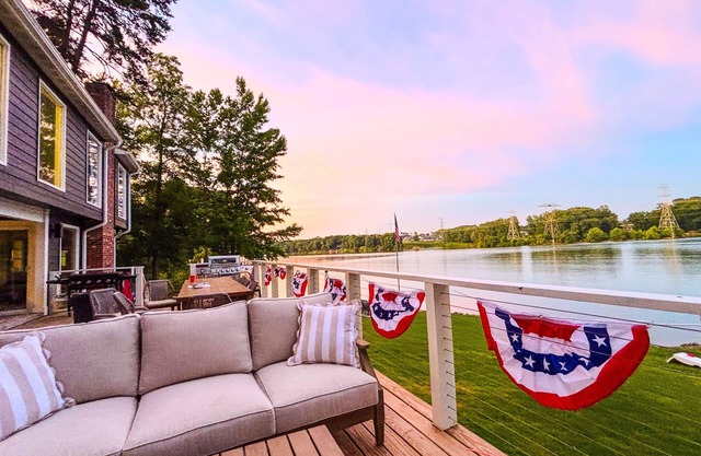 The Belmont Lake Retreat -Sleeps 14!