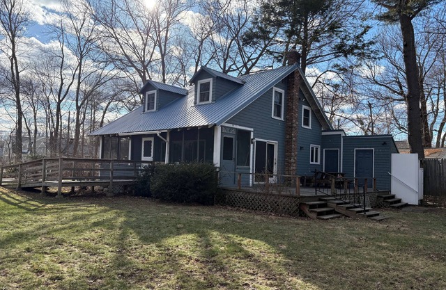 The Blue Cottage at Jenness Beach