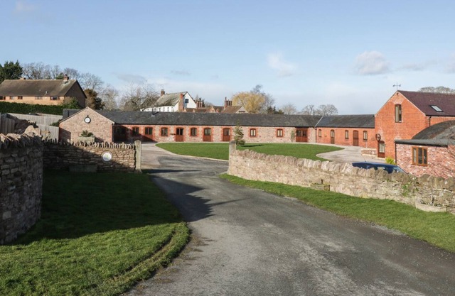 THE BULL BARN, family friendly, luxury holiday cottage in Alberbury