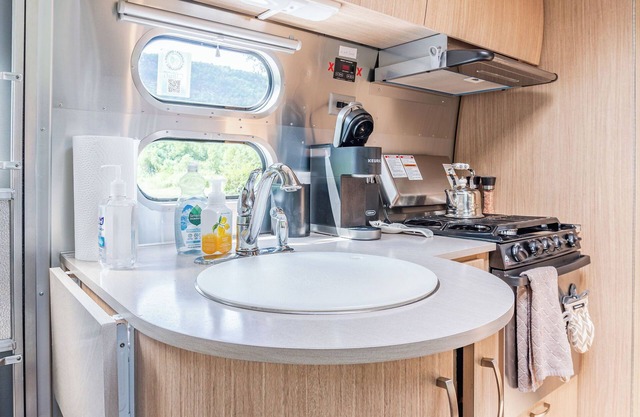 The Clementine- rad camper 5 minutes from the Gunks, perfect for climbers