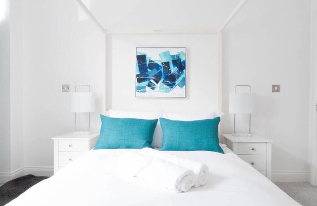 The Comet - A Home with 4 Bedrooms and 3 Bathrooms near Alton Towers for You