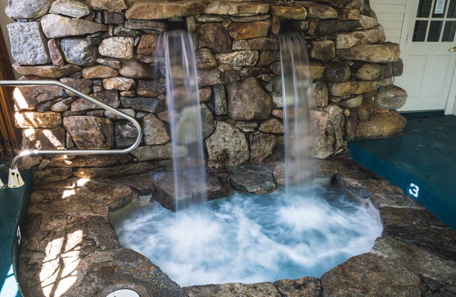 The Common Man Inn & Spa