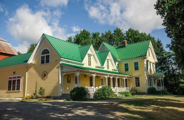 The Country Farmhouse