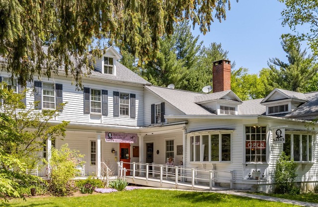 The Egremont Village Inn by AvantStay | Live Music Venue!