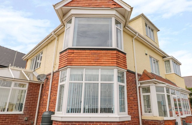 THE GANSEY GIRL, family friendly in Bridlington