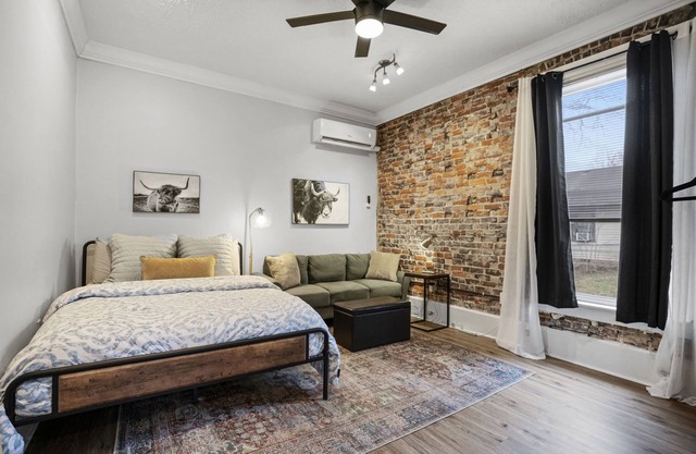 The Headley House #6 - Beautiful, Spacious Downtown Studion#15067971-2