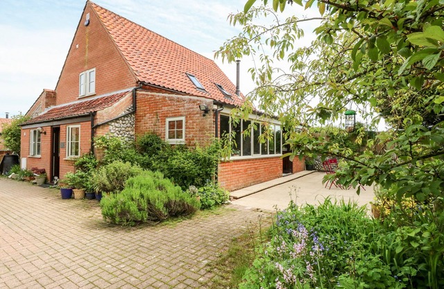 THE HERMITAGE, family friendly, with open fire in Sheringham