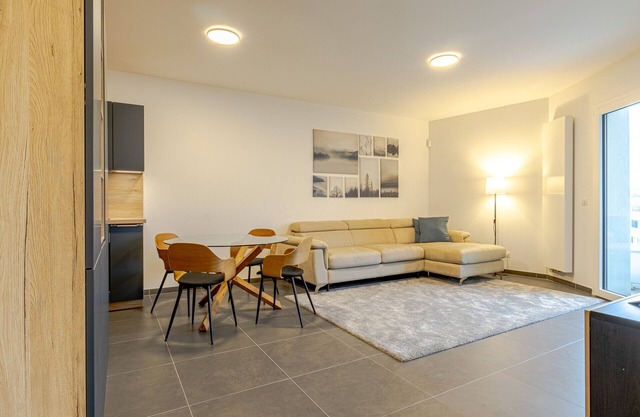 The Little Paradise lake view