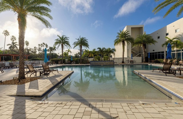 The Luxury spot 2 min to DOWNTOWN/5 min to the beach