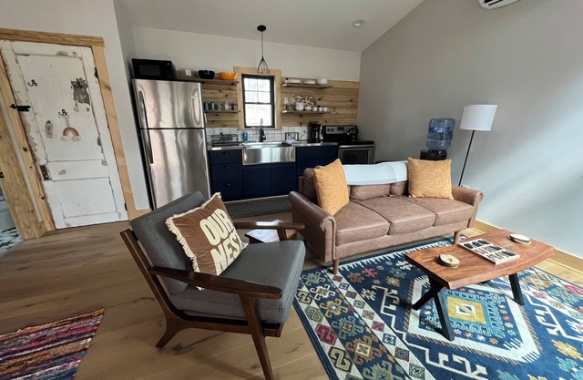 The Nest - Cozy Loft, Deck & Firepit