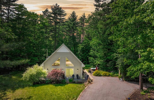 The North Nook | Hot Tub, Walk to the Saco River