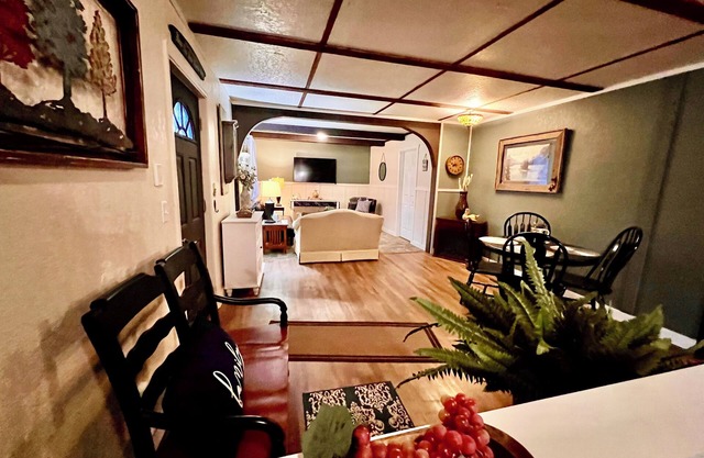 The picket fence nNana's big dreamn3 beds-2 bedrooms -privacy patio deck