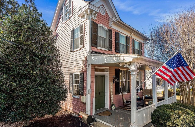 The PINK PEARL in Historic Leesburg