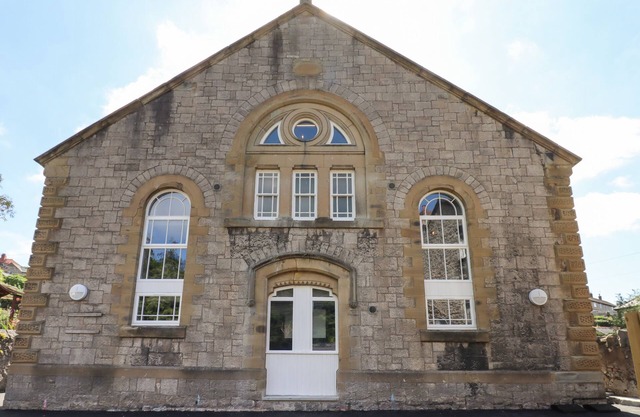 THE POPPY FIELDS ABODE, family friendly in Dyserth