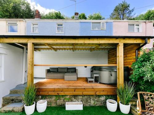 The Smugglers Hideout - Sleeps 4 - with HOT TUB