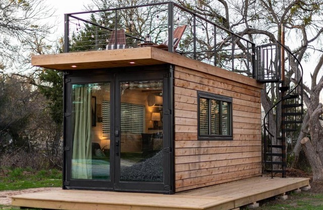 The Stable Tiny Container Home-12 min to Magnolia
