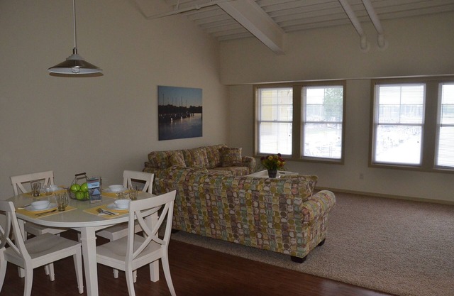 The Staterooms 2P, Newly Built, Lake View, Seasonal Heated Pool, Near State Park