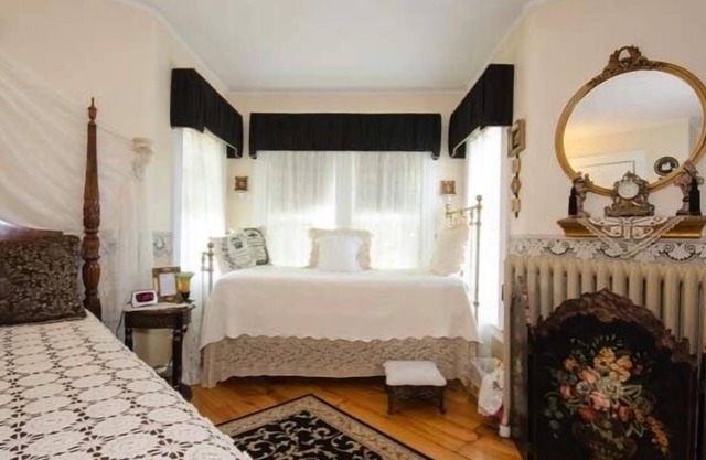 The Tea Rose Inn at Plymouth