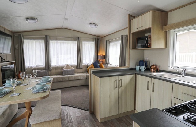 THE TIDDLER, pet friendly, with a garden in Llanarth