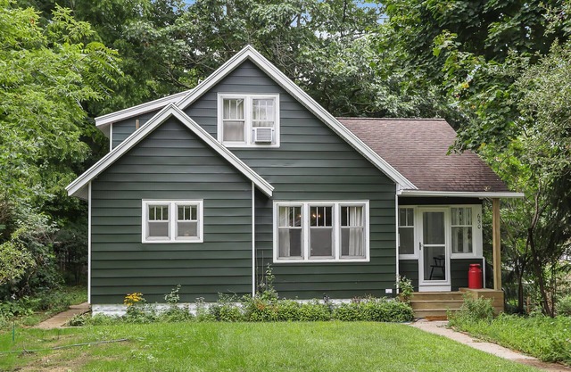 The Whitman Cottage - Quaint Home Near Lake Macatawa