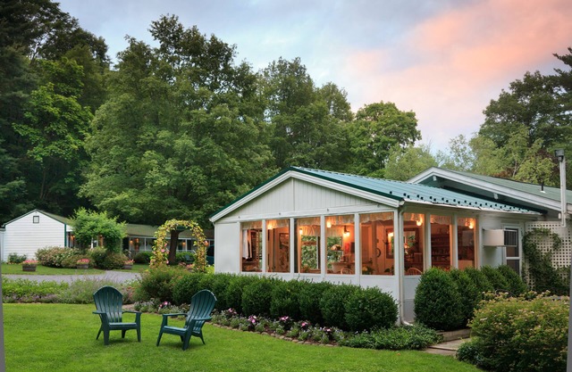 The Woodstock Inn on the Millstream