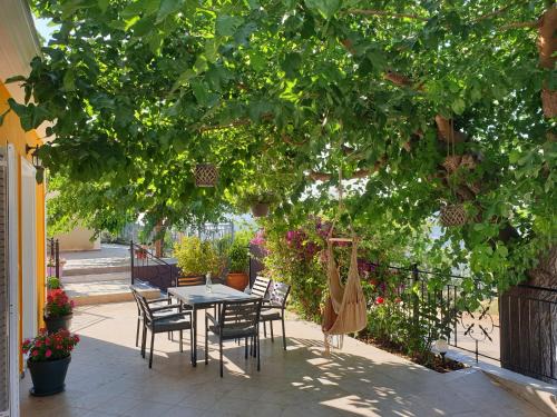 TheYellow House II Fully Equipped 2BR apartment