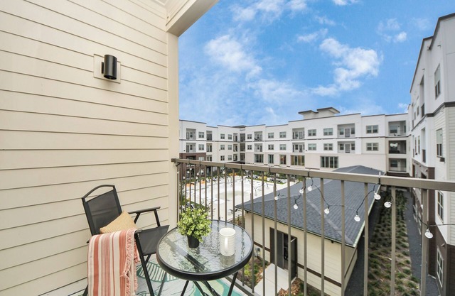 This apartment is a 0 bedroom(s), 1 bathrooms, located in Houston, TX.