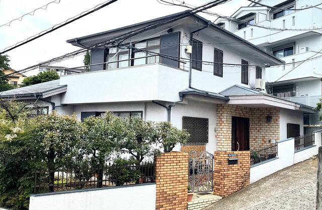 This is a home-style house that can accommodate up to 4 people comfortably. Conveniently located 2 minutes from transportation. If you are planning to visit Tokyo or Yokohama, please use this service.