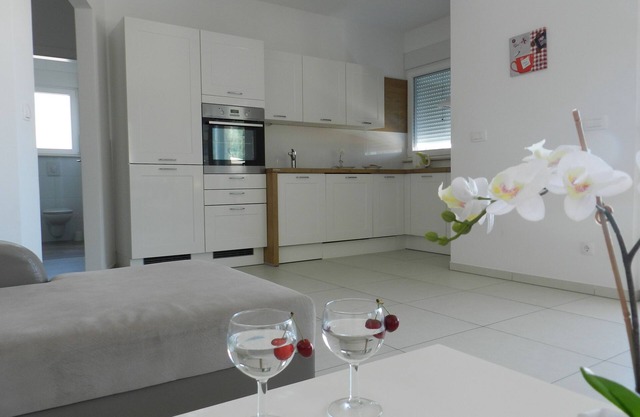 Terrace Sea Voda Makarska