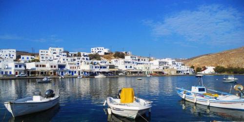 Tinos Suites & Apartments with sea view