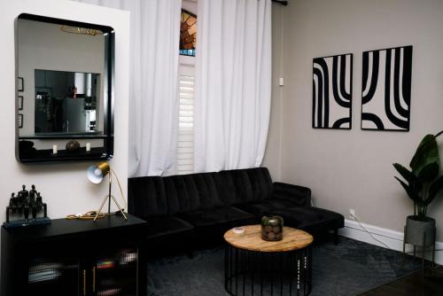 Top 1 Rated 4BR Lincoln Park House - King Bed