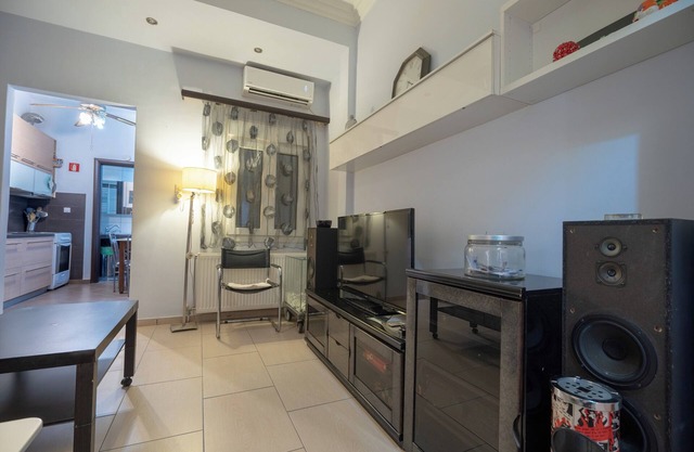 Top-Floor Apt with Private Patio- Nea Ionia by ΜΡS