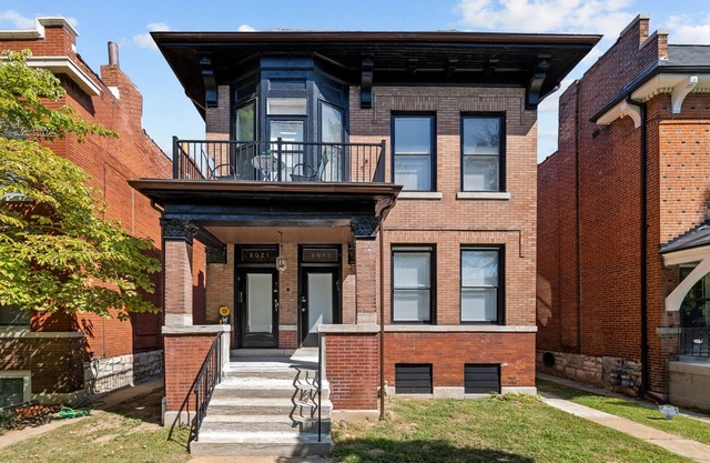 TOP RATED! FANTASTIC LOCATION! St. Louis near Delmar LOOP, WASHU, Forest Park!