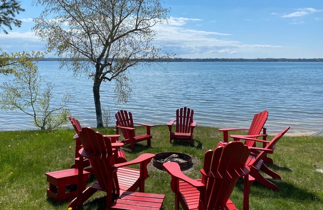 Torch Lake Family Friendly Lakefront Home - Prime Summer Weeks Available
