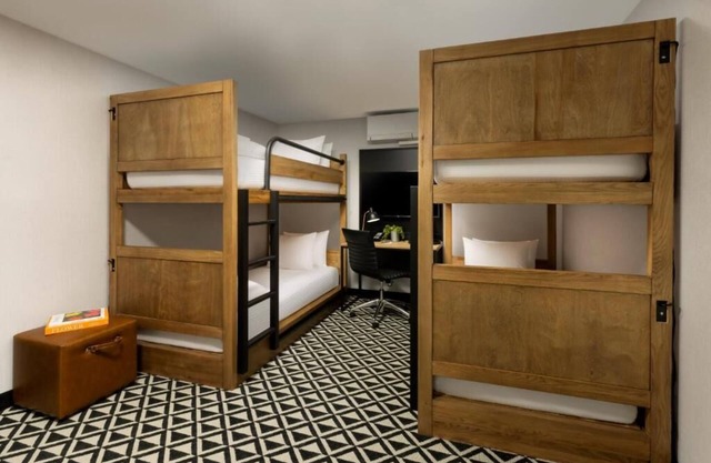 Town House Bunk Room at Arcadian Hotel! Near Coolidge Corner Theatre