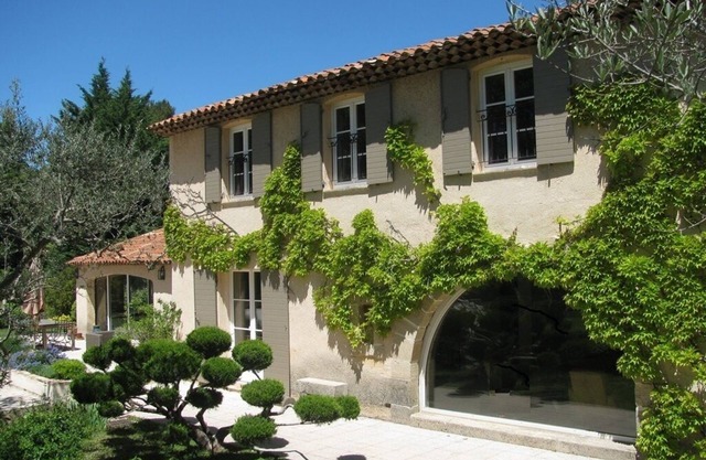Traditionnal provencal MAS 200 m2 with large swiming pool in an 4000m2 garden