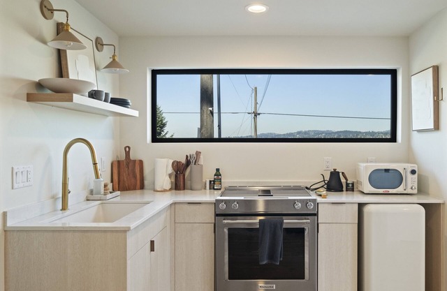 Tranquil Lake View Guest Retreat