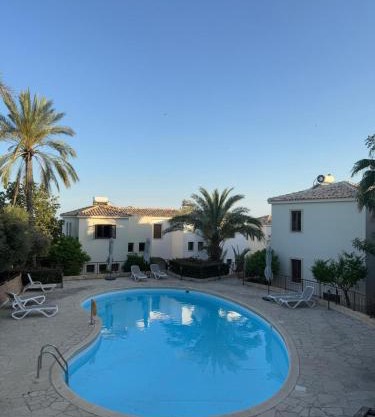 Tranquil Poolside apartment with stunning views