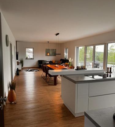 Traumhafter Ausblick, modern mit Komfort und Stil