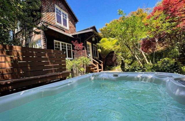 Treetops | Artistic Escape w/HotTub, Unreal Views