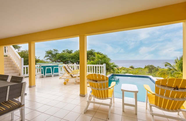 Tropical Twilight Haven – Unwind in Style