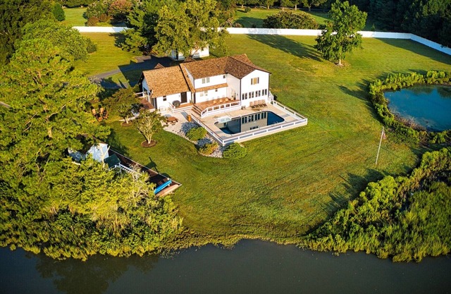 TRUE IN-TOWN ST MICHAELS 6 ACRE WATERFRONT - Heated Pool
