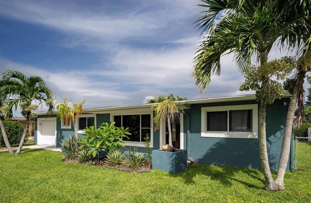 Turtle Nest 3br with hot tub, great park, beach!