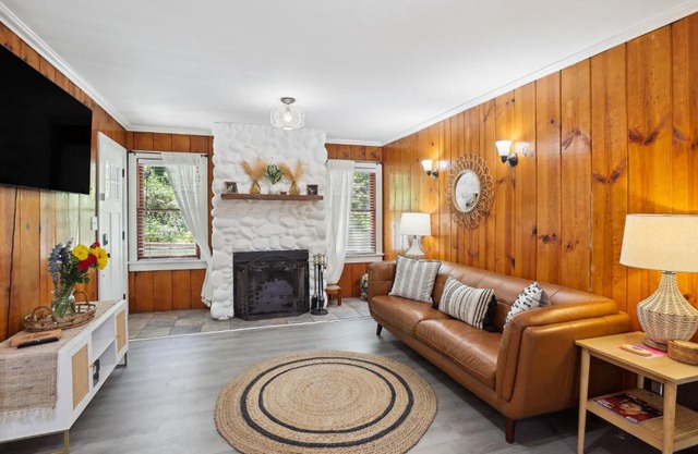 Twin Peaks Vacation Rental with Hot Tub!